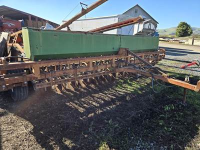 John Deere 7000 Drill