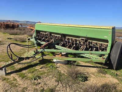 John Deere 8300 Drill