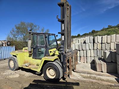 Clark C500-Y300D Pneumatic Tire Forklift - 30000lb Capacity, 17ft Lift Height