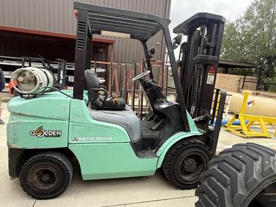Mitsubishi FG35N Pneumatic Tire Forklift - 7000lb Capacity