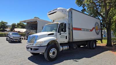 International DuraStar 4400 Refrigerated Truck - 240HP, 10 Speed Manual, Thermo King, Liftgate