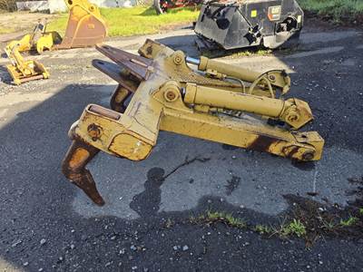 Caterpillar D5M Ripper