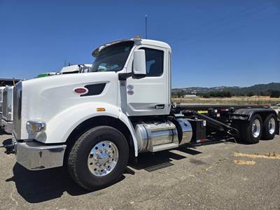 Peterbilt 567 Roll Off Truck - Cummins, 565HP, Automatic