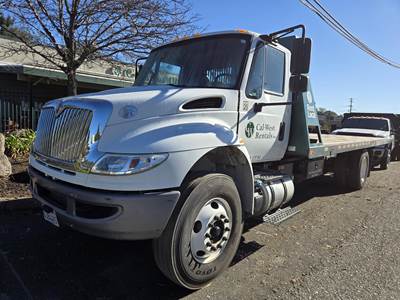 International DuraStar 4300 Single Axle Rollback Tow Truck - Cummins, 200HP, Automatic