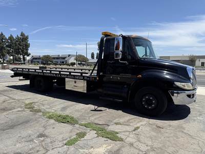 International DuraStar 4400 Rollback Tow Truck - Automatic
