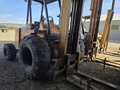 Case 586E Rough Terrain Forklift
