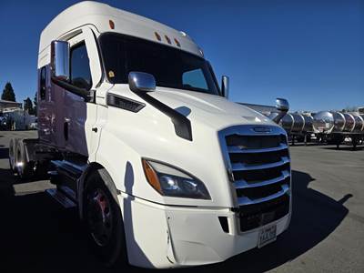 Freightliner Cascadia 113 Sleeper Semi Truck - Mid Roof Sleeper, Detroit 470HP, 12 Speed Dt12 Amt