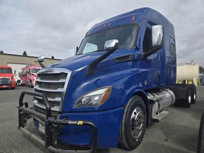 Freightliner Cascadia 116 Sleeper Semi Truck - Mid Roof Sleeper, Detroit 470HP, Amt