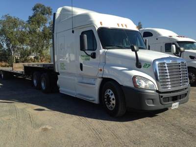 Freightliner Cascadia 125 Sleeper Semi Truck - Mid Roof Sleeper, Cummins 400HP, Automatic