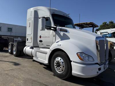 Kenworth T680 Sleeper Semi Truck - Cummins 425HP, Manual