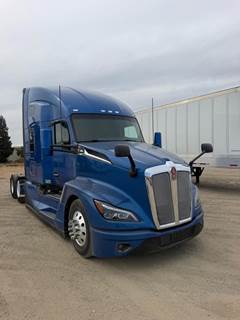 Kenworth T680 Sleeper Semi Truck - Raised Roof Sleeper, Cummins 450HP, Amt