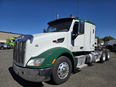 Peterbilt 579 Sleeper Semi Truck - Flat Top Sleeper, Paccar 455HP, 10 Speed Manual