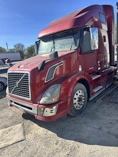 Volvo VNL64T730 Sleeper Semi Truck - Raised Roof Sleeper, D13 425HP, 12 Speed I Shift Automatic