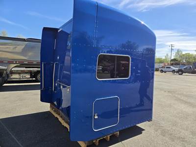 Peterbilt 389 Sleeper