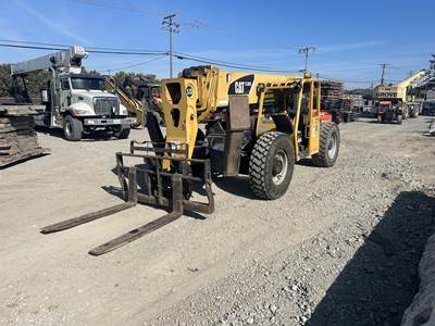 Caterpillar TL1055 Telehandler - 10000lb Capacity