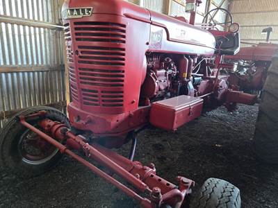 International SUPER MD Tractor