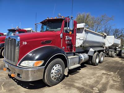 Peterbilt 384 Tandem Axle Transfer Truck - Paccar, 455HP, 10 Speed Manual