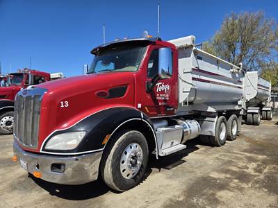 Peterbilt 579 Tandem Axle Transfer Truck - Paccar, 455HP, 10 Speed Manual