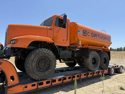 Freightliner 114SD 4000 Gallon Water Truck - Detroit, Automatic