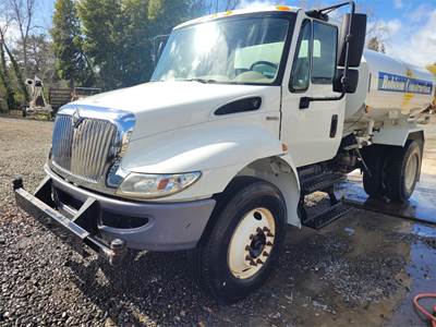 International DuraStar 4300 2000 Gallon Water Truck - MAXXFORCE 7 350HP, 6 Speed Manual