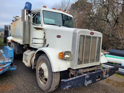 Peterbilt 357 Water Truck - Caterpillar 350HP, 9 Speed Manual