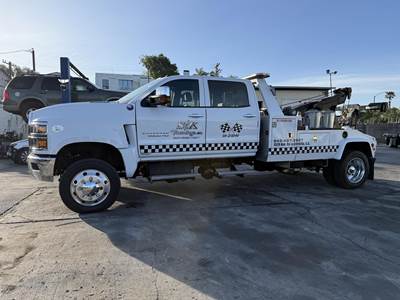 Chevrolet Silverado 5500HD Wrecker Tow Truck - International, Automatic
