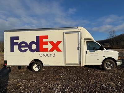 Chevrolet 3500 Box Truck - Automatic