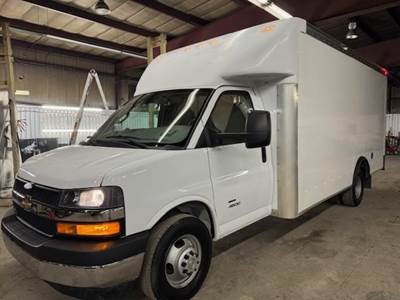 Chevrolet Express 4500 Box Truck - Automatic