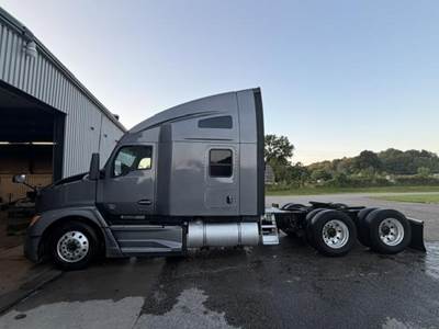 Kenworth T680 Sleeper Semi Truck - 76" Raised Roof Sleeper, Paccar 485HP, 12 Speed Amt