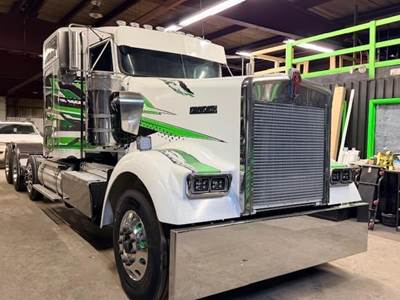 Kenworth W900 Tri Axle Sleeper Semi Truck - Flat Top Sleeper, Cummins 600HP, 18 Speed Manual