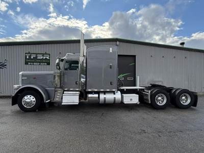 Peterbilt 389 Sleeper Semi Truck - 70" Mid Roof Sleeper, Cummins 565HP, 18 Speed Manual