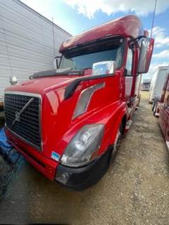 Volvo VNL42780 Sleeper Semi Truck - 72" Raised Roof Sleeper, 425HP