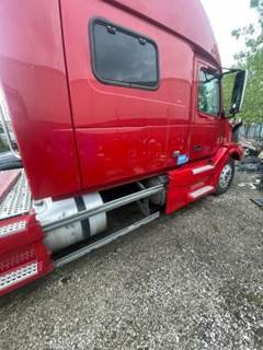 Volvo VNL64T780 Sleeper Semi Truck - 72" Raised Roof Sleeper, D13 455HP, 10 Speed Manual