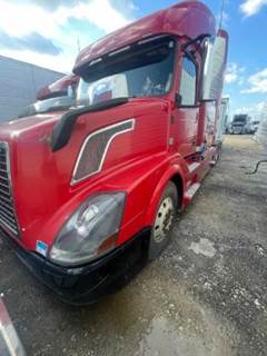 Volvo VNL42780 Sleeper Semi Truck - 72" Raised Roof Sleeper, 425HP