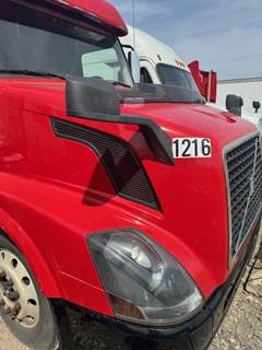 Volvo VNL42780 Sleeper Semi Truck - 72" Raised Roof Sleeper, 425HP