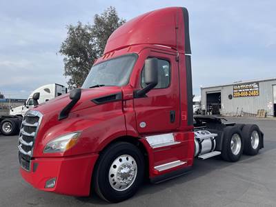 Freightliner Cascadia 116 Day Cab Truck - Detroit 410HP, 12 Speed Dt12 Automatic