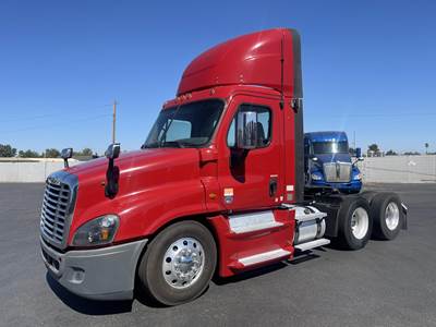 Freightliner Cascadia 125 Day Cab Truck - Detroit 450HP, 12 Speed Automatic
