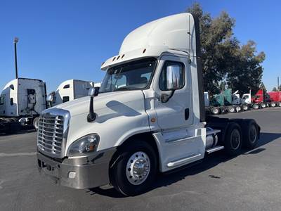Freightliner Cascadia 125 Day Cab Truck - Detroit 455HP, 12 Speed Dt12 Automatic