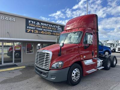 Freightliner Cascadia 125 Day Cab Truck - Detroit 450HP, Automatic