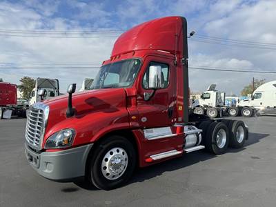 Freightliner Cascadia 125 Day Cab Truck - Detroit 450HP, Automatic