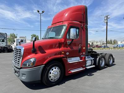 Freightliner Cascadia 125 Day Cab Truck - Detroit 450HP, Automatic