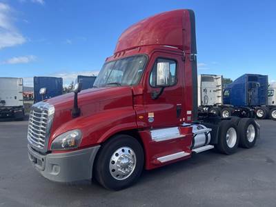 Freightliner Cascadia 125 Day Cab Truck - Detroit 450HP, 12 Speed Automatic