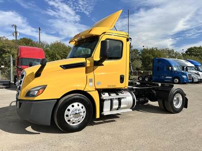 Freightliner Cascadia 126 Single Axle Day Cab Truck - Detroit 400HP, Automatic
