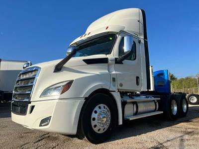 Freightliner Cascadia 126 Day Cab Truck - Detroit 450HP, Automatic