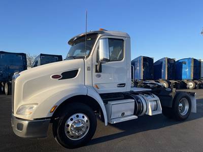 Peterbilt 579 Single Axle Day Cab Truck - Paccar 430HP, 12 Speed Amt