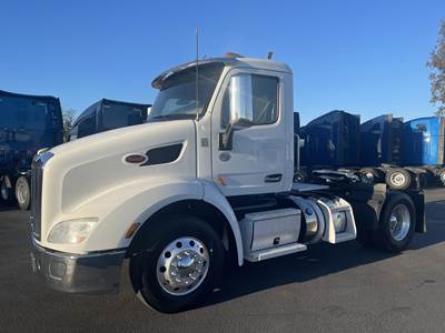 Peterbilt 579 Single Axle Day Cab Truck - Paccar 430HP, 12 Speed Amt
