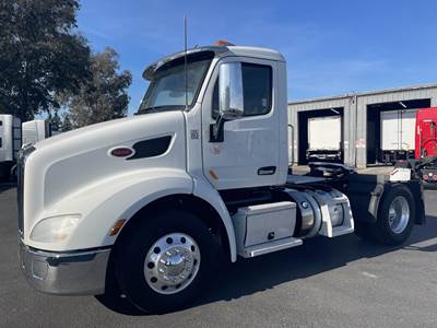 Peterbilt 579 Single Axle Day Cab Truck - Paccar 380HP, 10 Speed Manual