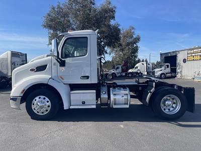 Peterbilt 579 Single Axle Day Cab Truck - Paccar 380HP, 10 Speed Manual