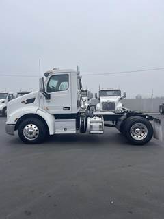 Peterbilt 579 Single Axle Day Cab Truck - Paccar 430HP, 12 Speed Amt