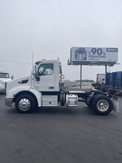 Peterbilt 579 Single Axle Day Cab Truck - Paccar 430HP, 12 Speed Amt